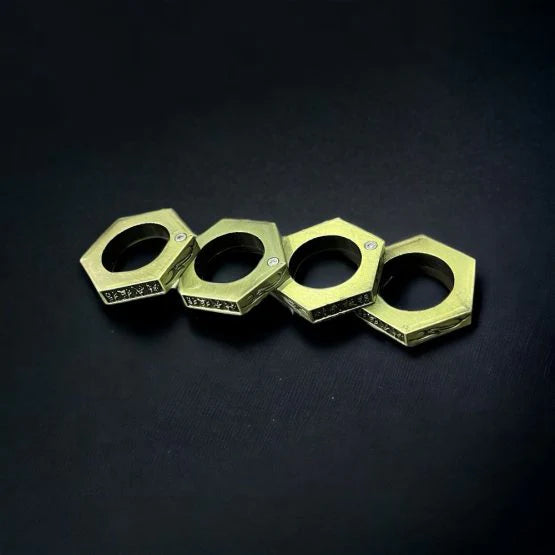 GOLDEN ELEGANCE: FOLDABLE METAL KNUCKLE DUSTER
