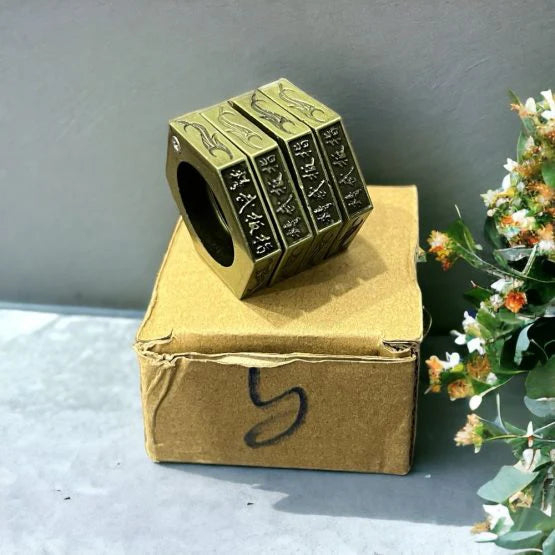 GOLDEN ELEGANCE: FOLDABLE METAL KNUCKLE DUSTER